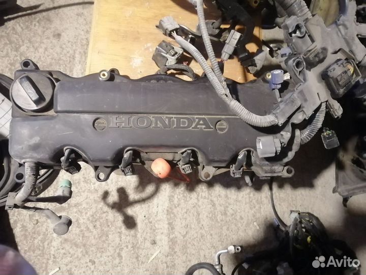 Крышка клапанная двигателя на хонда цивик 4д 1.8