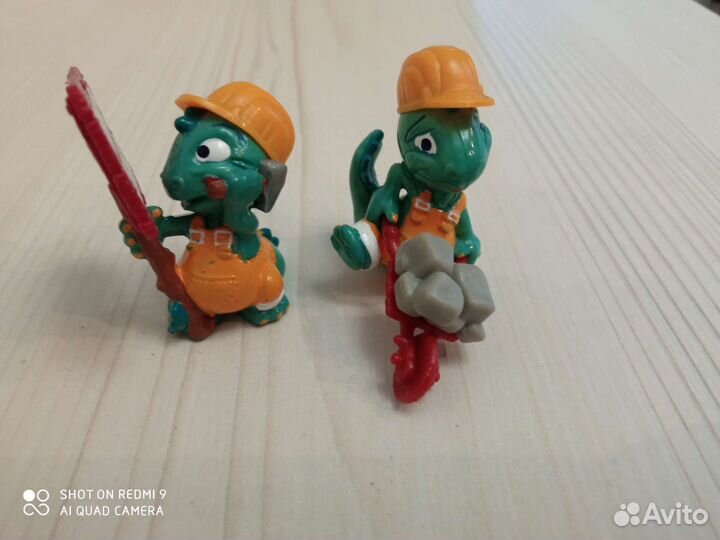 Игрушки из киндер 90 пингвины, лягушки динозавры