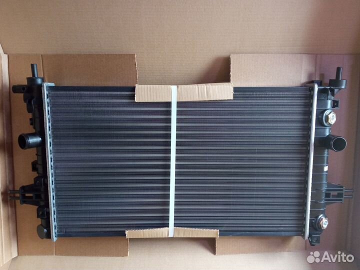 Радиатор охлаждения Opel Astra H 1.6-1.8(04-10) aт