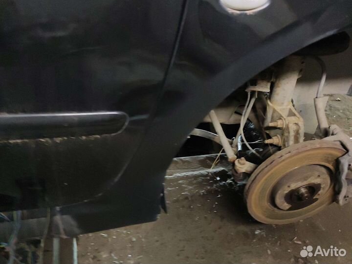 Крыло переднее правое Peugeot 307