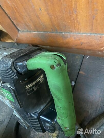 Молоток отбойный Hitachi H65SB2