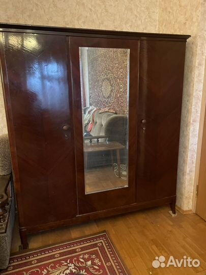 Шкаф антикварный для одежы