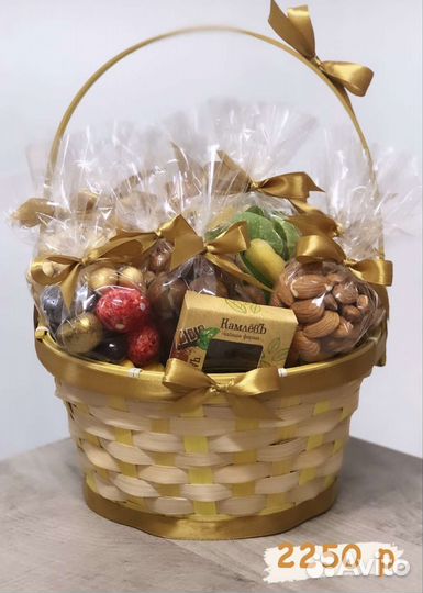 Подарочный набор из орехов и сухофруктов