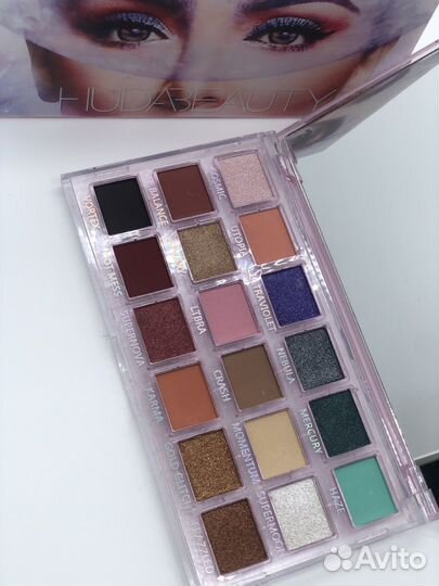 Палетка теней Huda Beauty - Mercury Retrograde