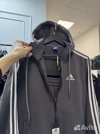 Костюм Adidas спортивный