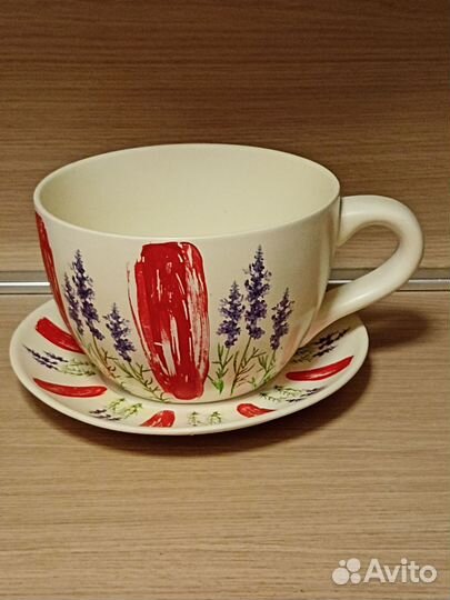 Кашпо в виде большой чашки с блюдцем