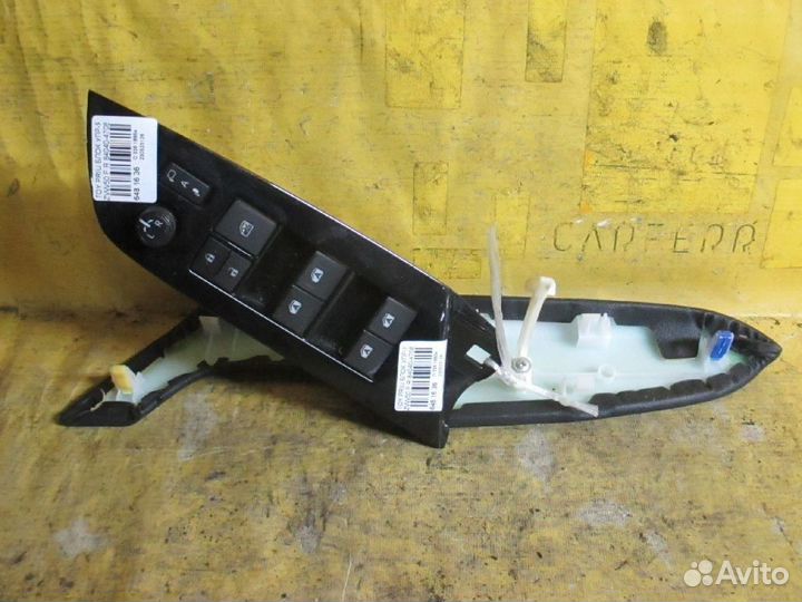 Блок упр-я стеклоподъемниками передний правый Toyota Prius ZVW50