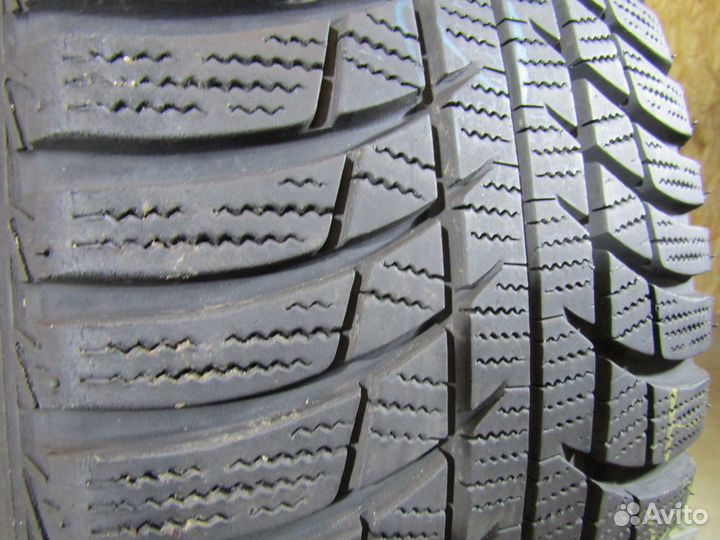 Bridgestone Blizzak LM-001 235/45 R18