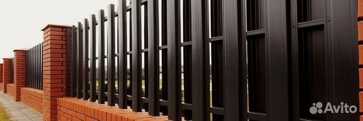 Металлический штакетник забор
