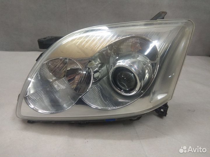 Фары на Toyota Avensis 250