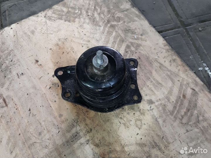 Подушка двигателя Volkswagen Polo