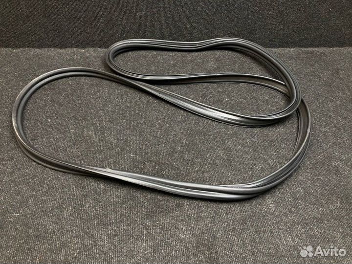 Уплотнительная резинка двери багажника