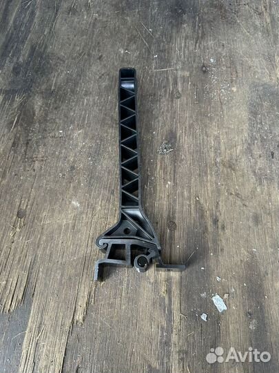 Кронштейн спойлера кабины Scania 6 2948899