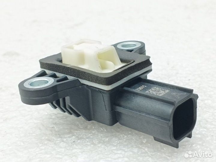 Датчик удара передний правый Kia Sportage 4 QL