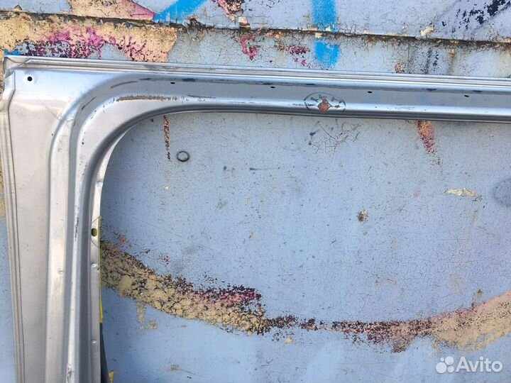 Дверь Nissan Cube