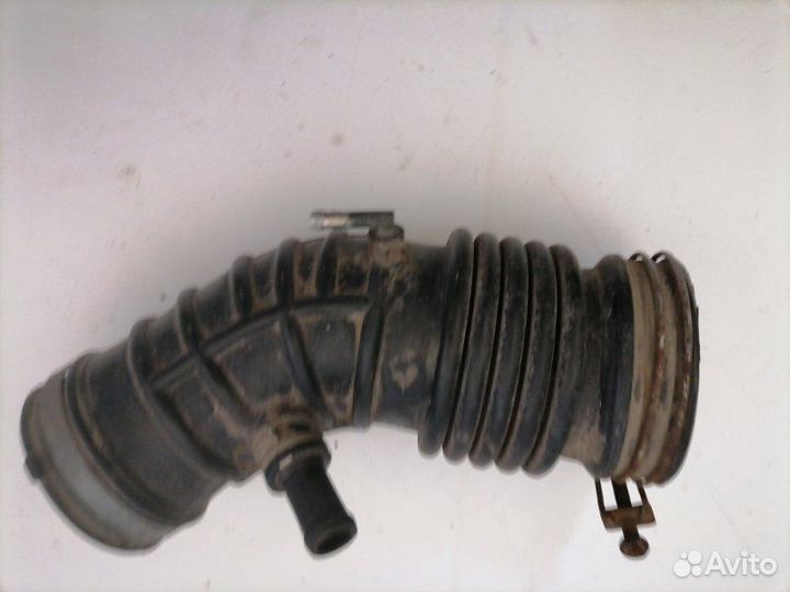 Патрубок воздушного фильтра Nissan Primera P11 2.0