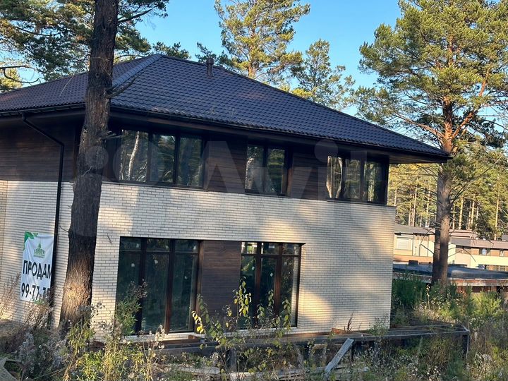 Коттедж 179 м² на участке 12 сот.