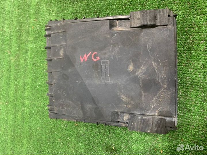 Крышка блока предохранителей Volkswagen Golf