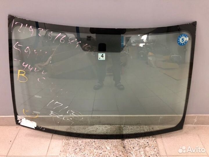 Стекло лобовое Toyota Vitz NCP95 2nzfe 2005