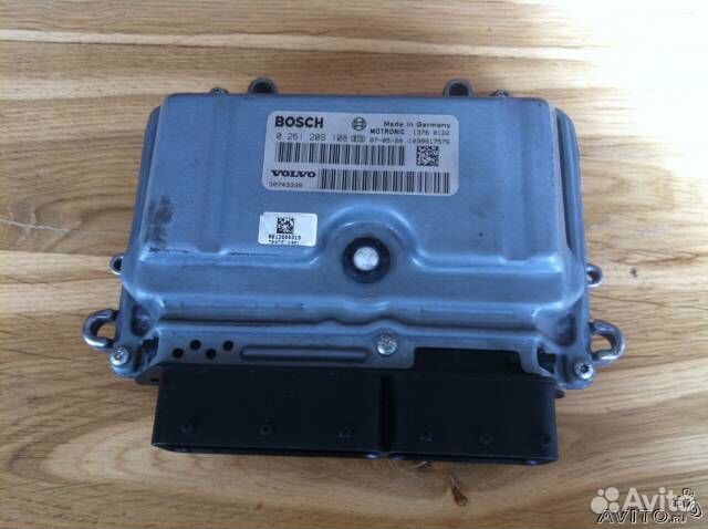 Блок управления двигателем volvo s80 30743338