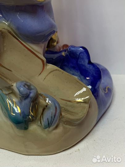 Фарфоровая статуэтка 