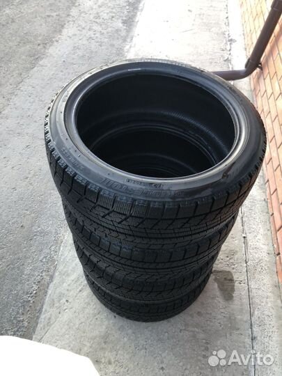 Bridgestone Blizzak VRX 245/40 R18 93S