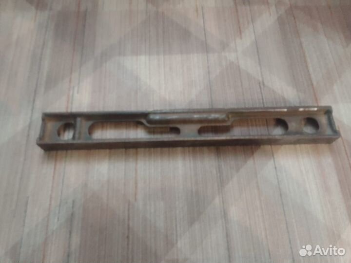 Уровень металлический