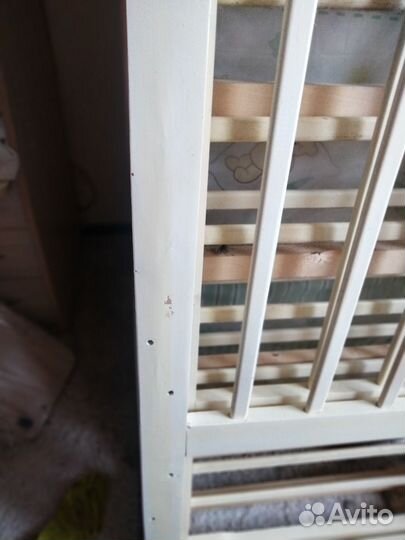 Детская кроватка с маятником