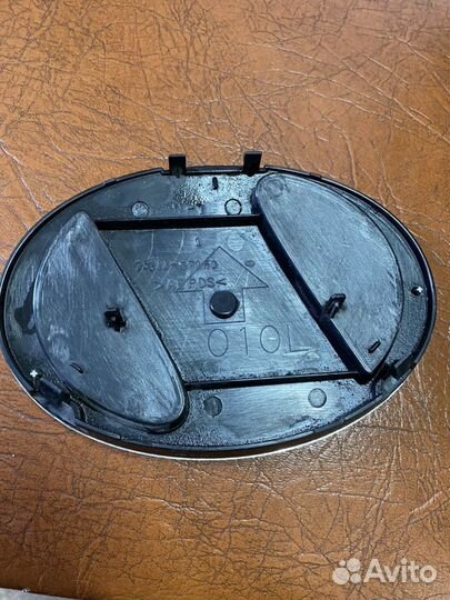 Эмблема Toyota Vitz SP90