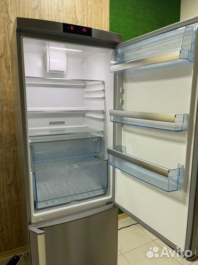Холодильник аег