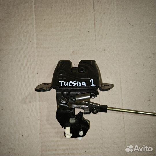 Замок крышки багажника Hyundai Tucson JM 2004-2010