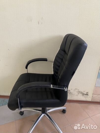 Офисное кресло