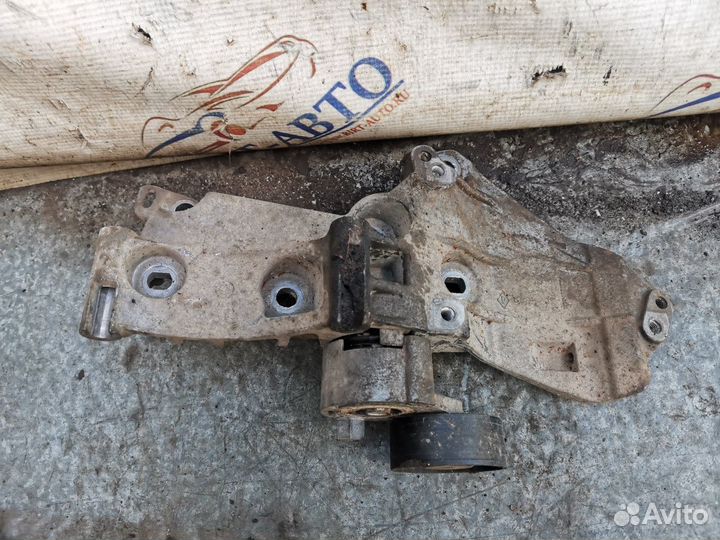 Кронштейн генератора Renault Fluence I (2009—2013)