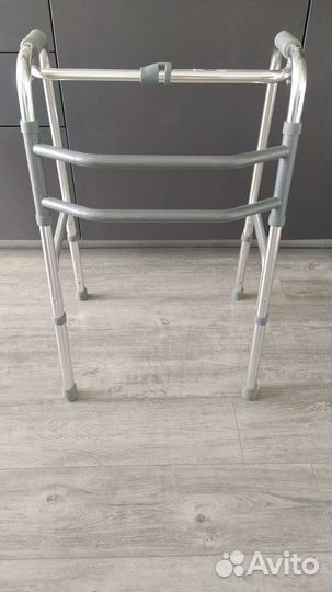 Костыли, инвалидная коляска, ходунки