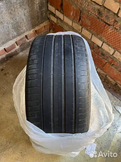 Pirelli P Zero 275/40 R21 и 315/35 R21