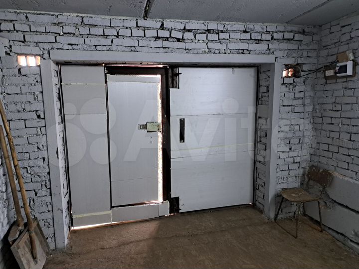 Гараж, > 30 м²