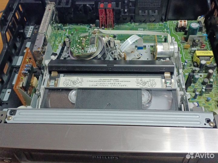 Видеомагнитофон HI FI stereo