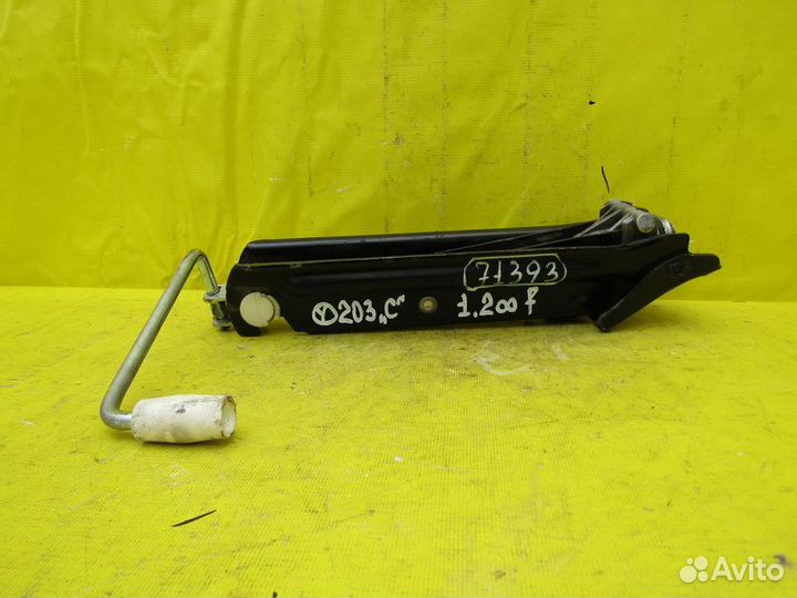 Домкрат Mercedes C- 203 00-06 г 71393