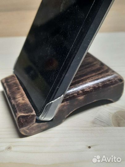 Подставка для телефона из дерева