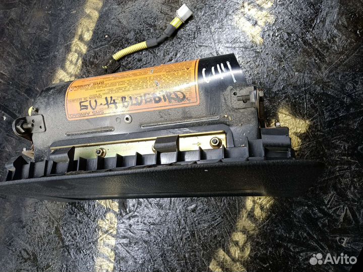 Подушка безопасности в торпедо Nissan bluebird