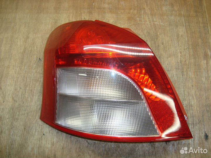 Фонарь левый Toyota Vitz KSP90