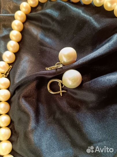 Жемчужные бусы с серебряными сережками