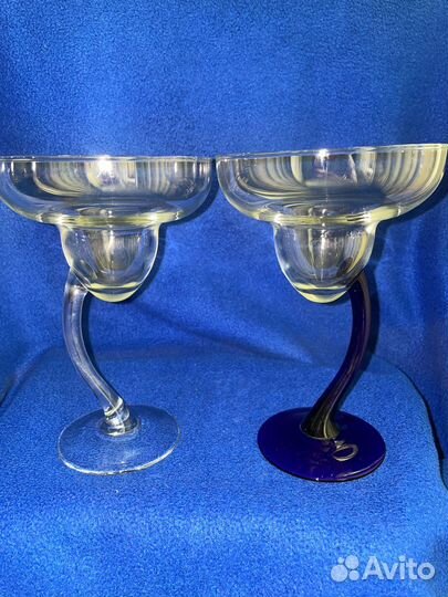 Бокалы доя мартини на цветной ножке