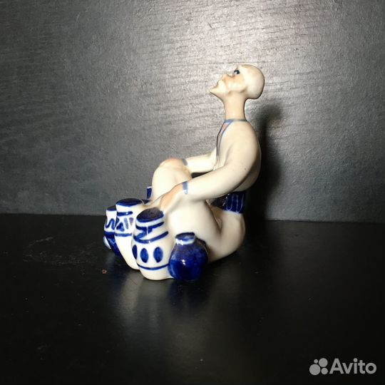 Фарфоровая статуэтка 
