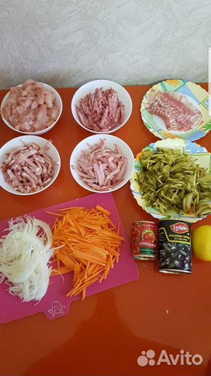 Солянка мясная сборная, борщ