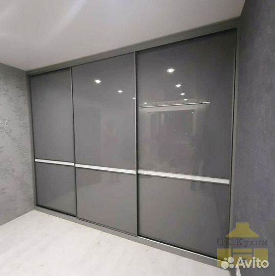 Зеркальный шкаф