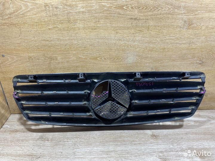 Решетка радиатора Mercedes Benz W211 дорест 130451