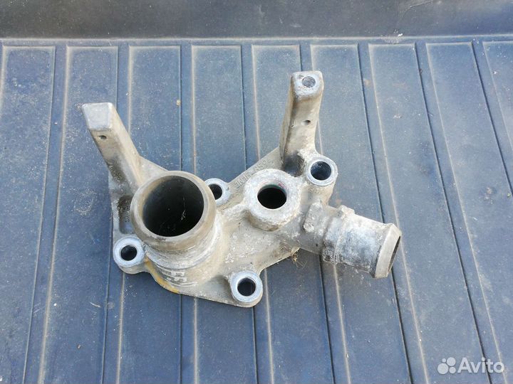 Фланец двигателя системы охлаждения Форд фокус 2