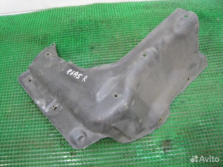 Пыльник двигателя боковой правый Toyota Corolla E