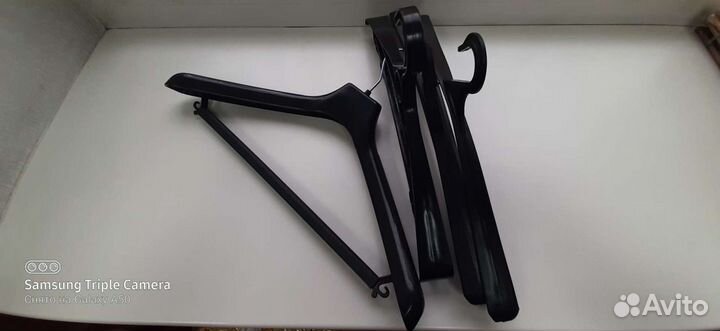 Вешалки плечики пластиковые и деревянные